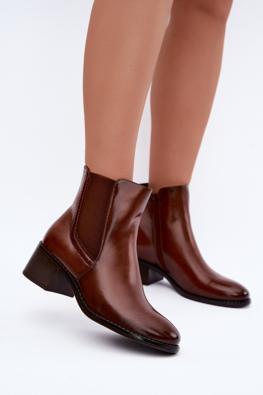 Braune Chelsea-Stiefelette mit Blockabsatz aus Kunstleder