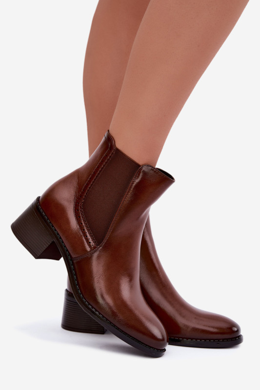Braune Chelsea-Stiefelette mit Blockabsatz aus Kunstleder