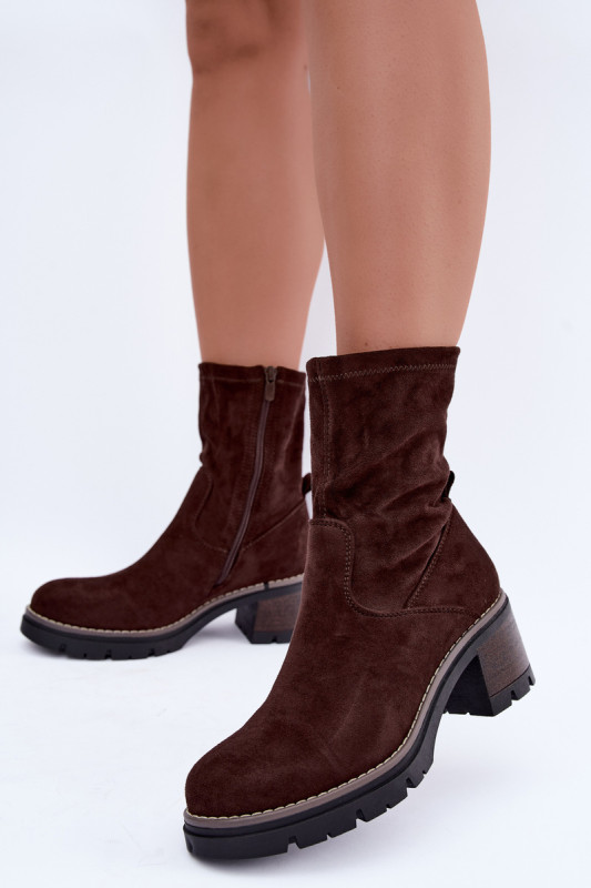 Stiefelette mit Blockabsatz aus braunem Veloursleder