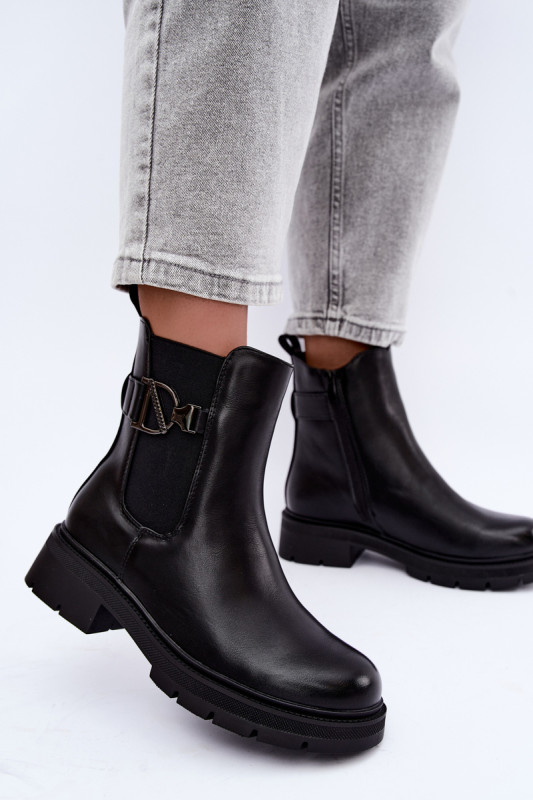 Gefütterte schwarze Stiefelette mit Zierde