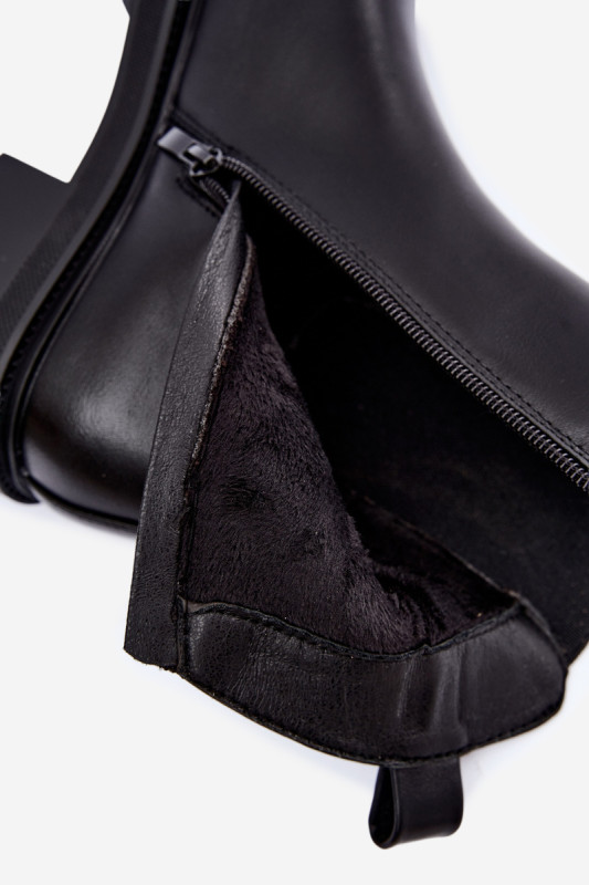 Gefütterte schwarze Stiefelette mit Zierde