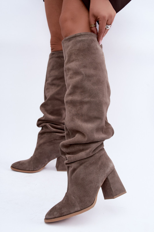 Overknee-Stiefel aus Veloursleder mit Blockabsatz, beige