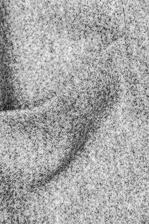 Grauer Frühlingsmantel mit Knopfverschluss