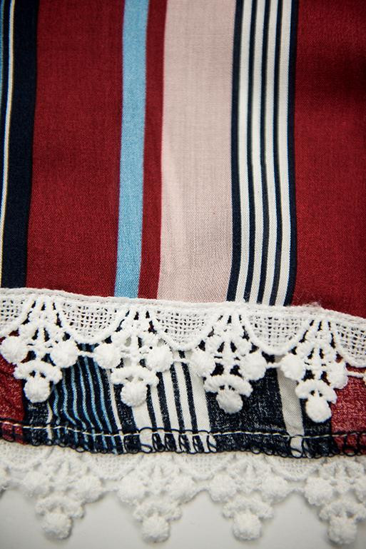 Shorts mit Spitzensaum blau/weinrot
