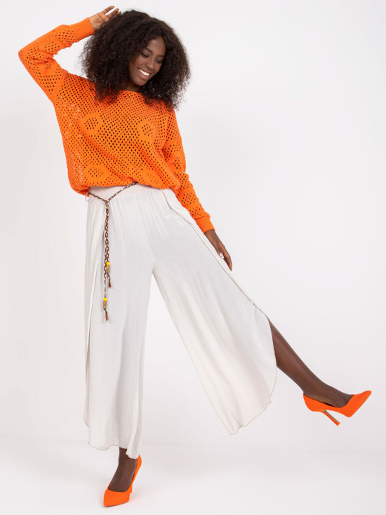 Stylische beige Hose mit hohem Bund