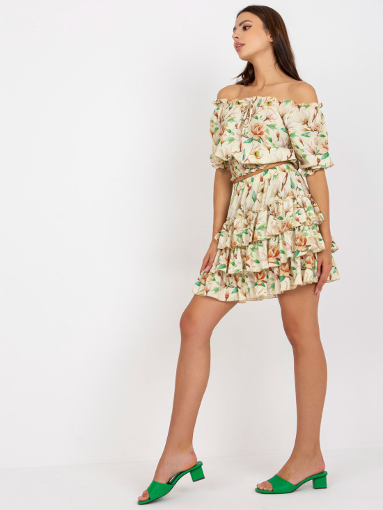 Helles gelbes Set mit Blumenmuster