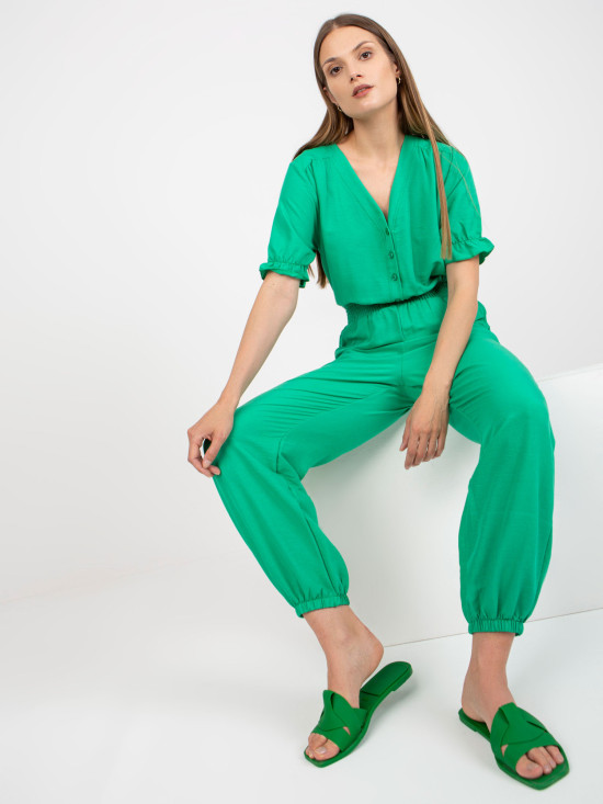 Grüner Jumpsuit mit kurzen Ärmeln