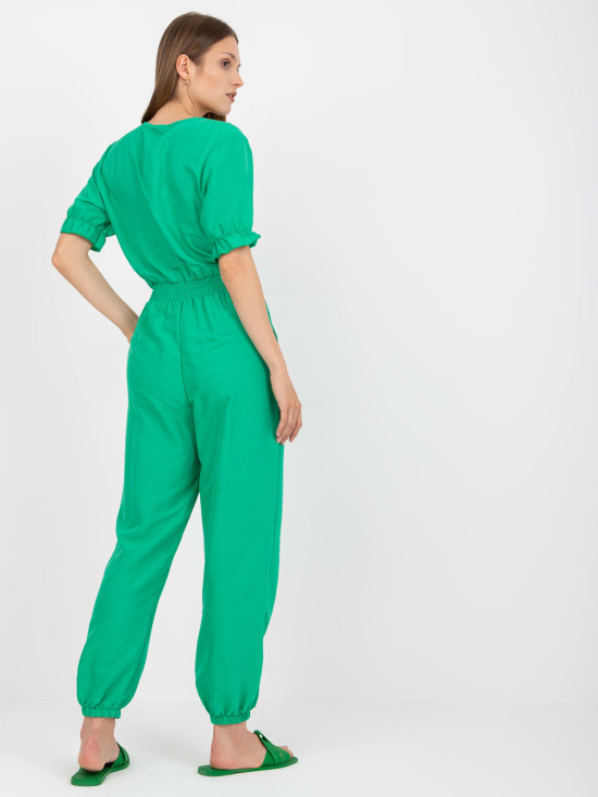 Grüner Jumpsuit mit kurzen Ärmeln