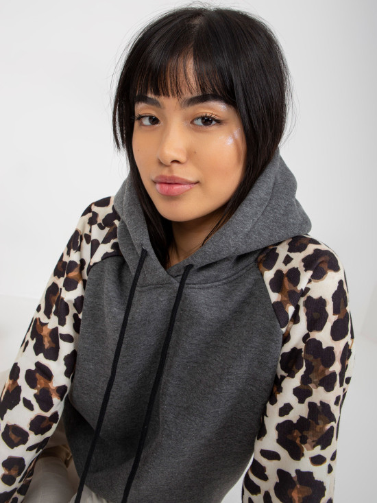 Dunkelgrauer Hoodie mit Druck auf den Ärmeln