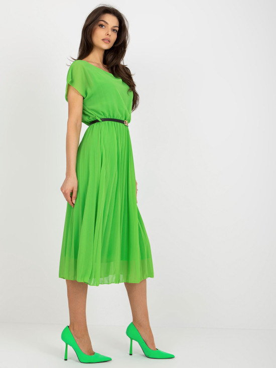 Helle grüne plissierte Viskosekleid