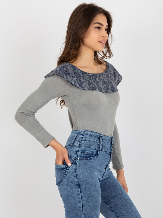 Grau-navy Bluse mit Spitzen-Boot-Ausschnitt