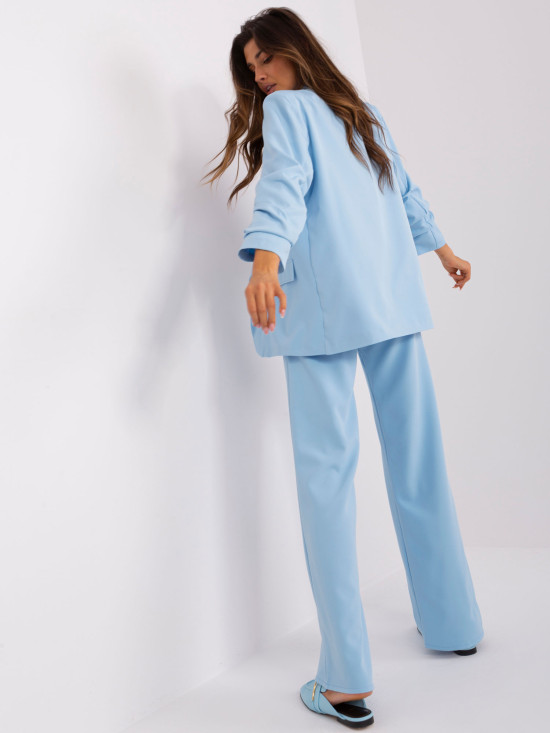 Helle blaue Damenjacke mit 3/4-Ärmeln