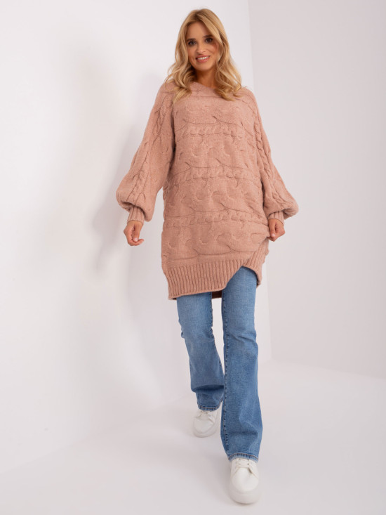 Rosa Strickkleid mit Zöpfen