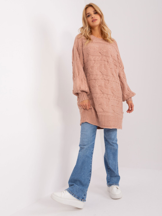 Rosa Strickkleid mit Zöpfen