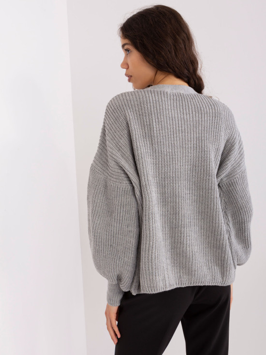 Grau gestricktes Set mit Wolle