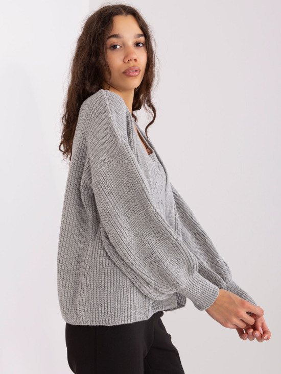 Grau gestricktes Set mit Wolle