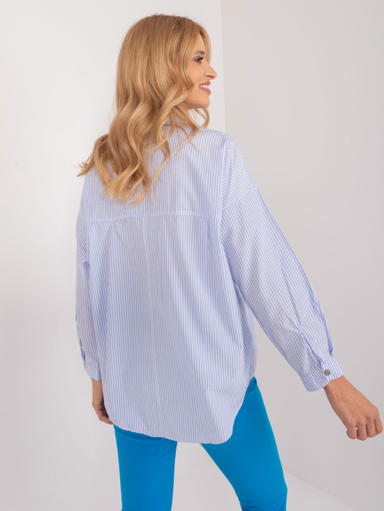 Klassische weiße Bluse mit blauen Streifen