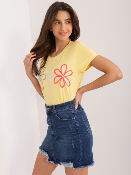 Gelbes T-Shirt mit Applikation