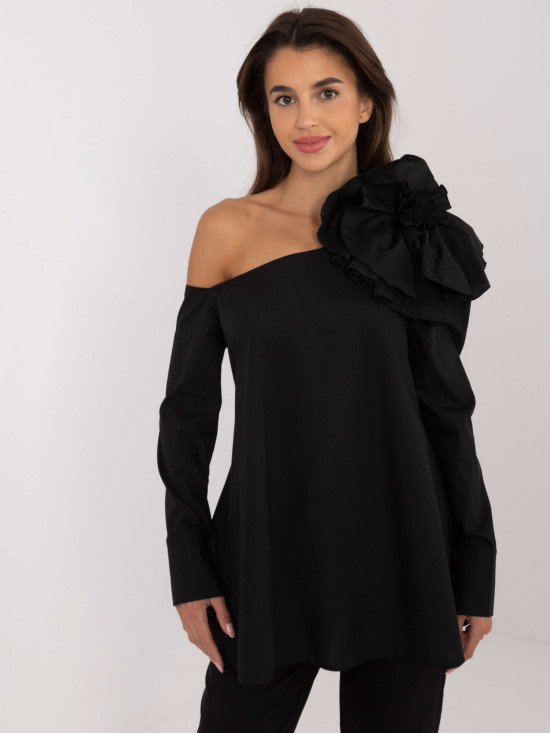 Elegante schwarze Bluse mit asymmetrischem Ausschnitt