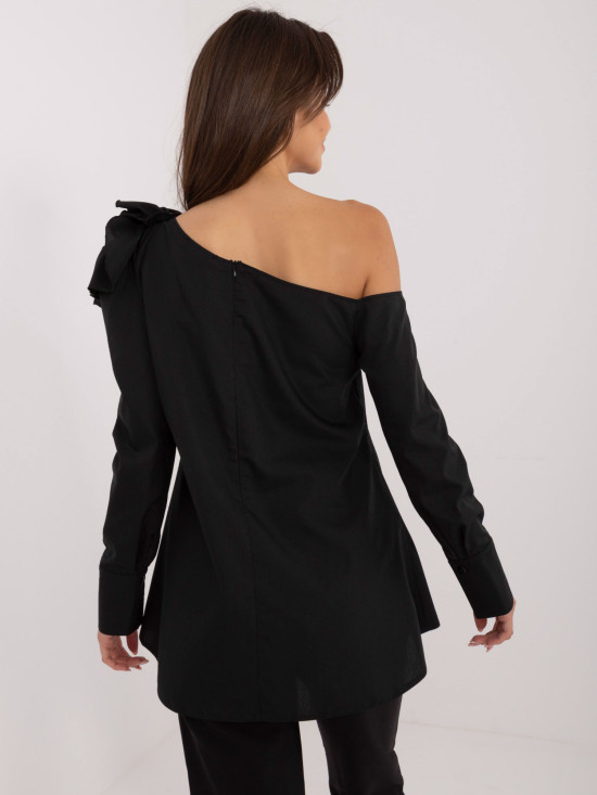 Elegante schwarze Bluse mit asymmetrischem Ausschnitt