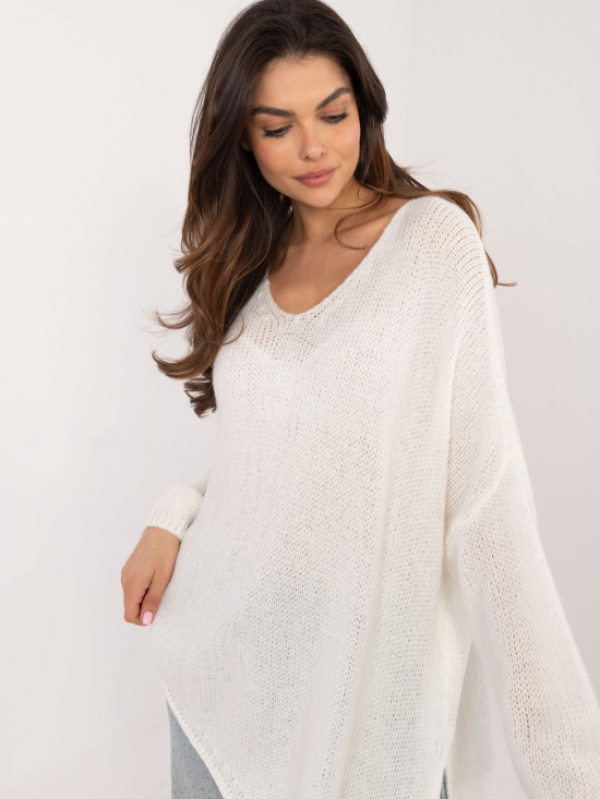Eleganter ecru Pullover mit langen Ärmeln