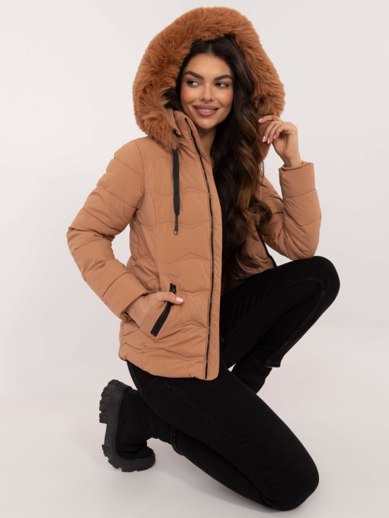 Bequeme Winterjacke mit Kapuze in Camel-Farbe