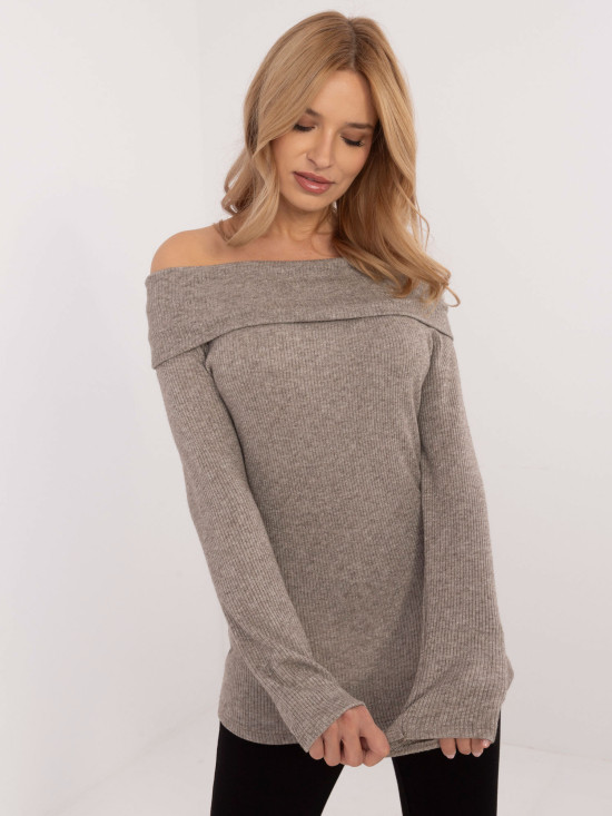 Eleganter beiger Pullover mit langen Ärmeln