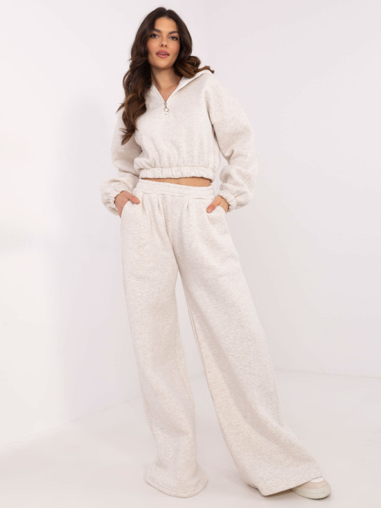 Stylisches Set in hellem Beige