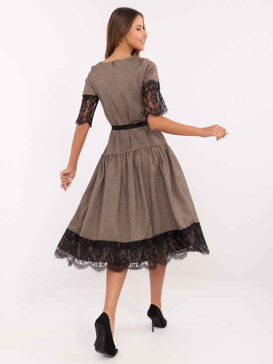 Beige ausgestellte Kleid mit Spitze