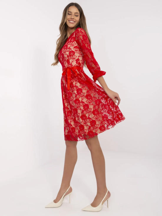 Elegantes rotes Midi-Kleid mit 3/4-Ärmeln