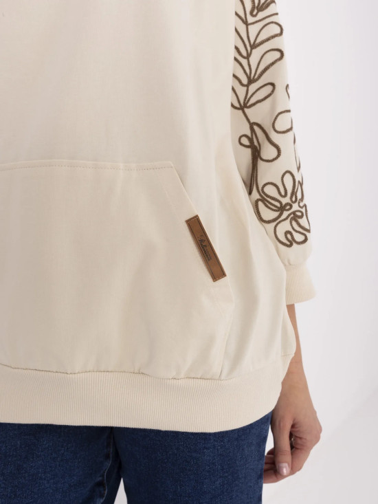 Elegante Bluse mit Stickerei in hellem Beige