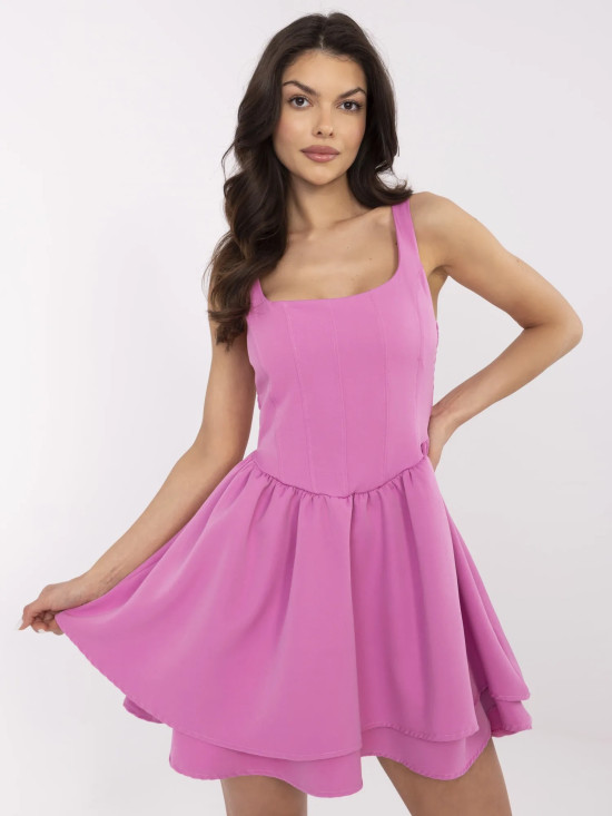 Ausgestellte lila Cocktailkleid