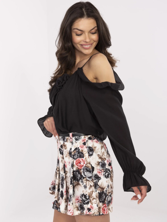 Elegante schwarze Bluse mit Rüschen
