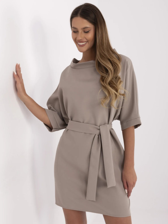 Elegantes beiges Cocktailkleid