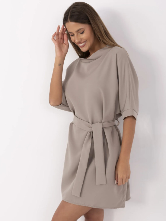 Elegantes beiges Cocktailkleid