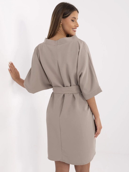 Elegantes beiges Cocktailkleid