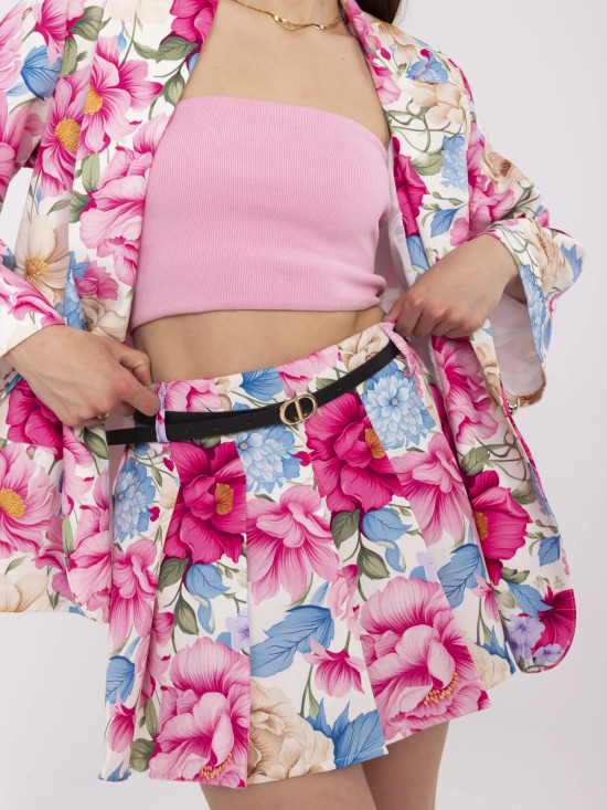 Eleganter rosa Komplett mit Blumenmuster