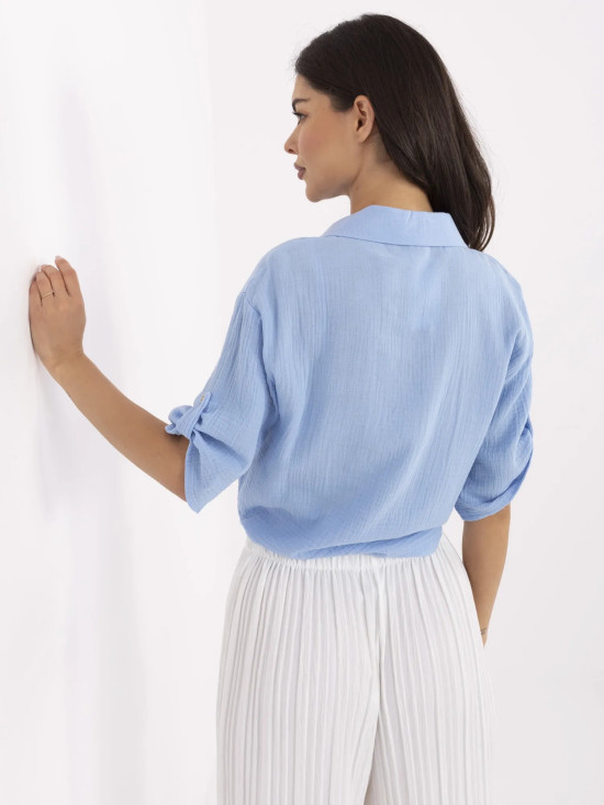 Blaue Bluse mit 3/4-Ärmeln