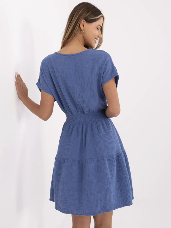 Ausgestelltes blaues Kleid