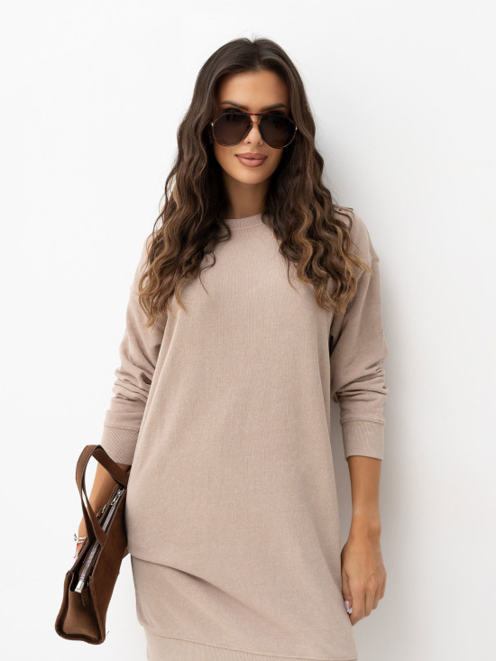Beiges Oversize-Kleid mit langen Ärmeln