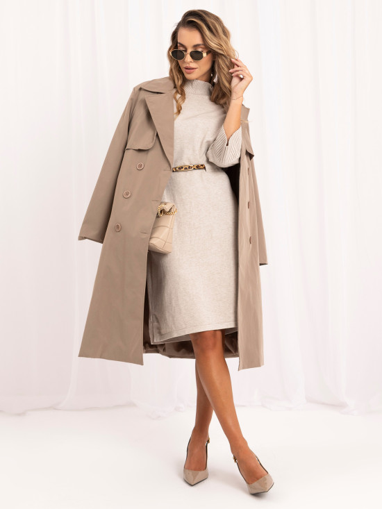 Beiges Oversize-Strickkleid mit Gürtel und Rollkragen