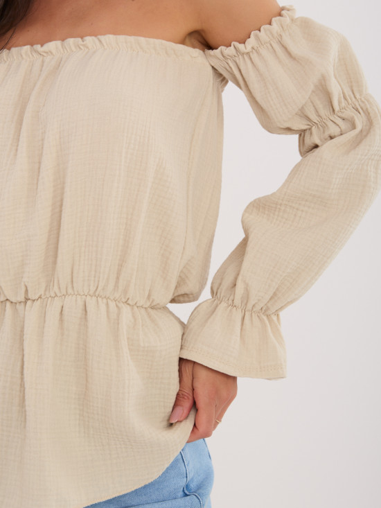 Beigefarbene Bluse mit Carmen-Ausschnitt