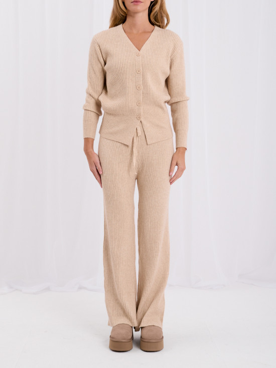 Beiges Set mit Strickjacke und weiten Hosen