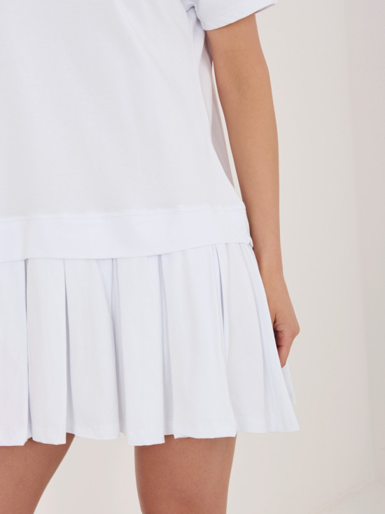 Weißes ausgestelltes Minikleid mit kurzen Ärmeln