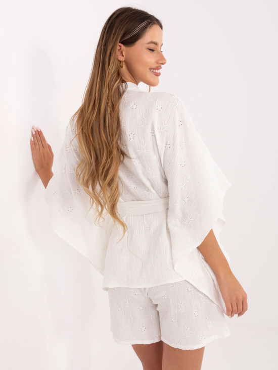 Weißes Set mit 3/4-Ärmeln und Shorts