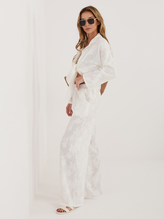 Weißes Damen-Set: Hemd und Hose mit Kragen