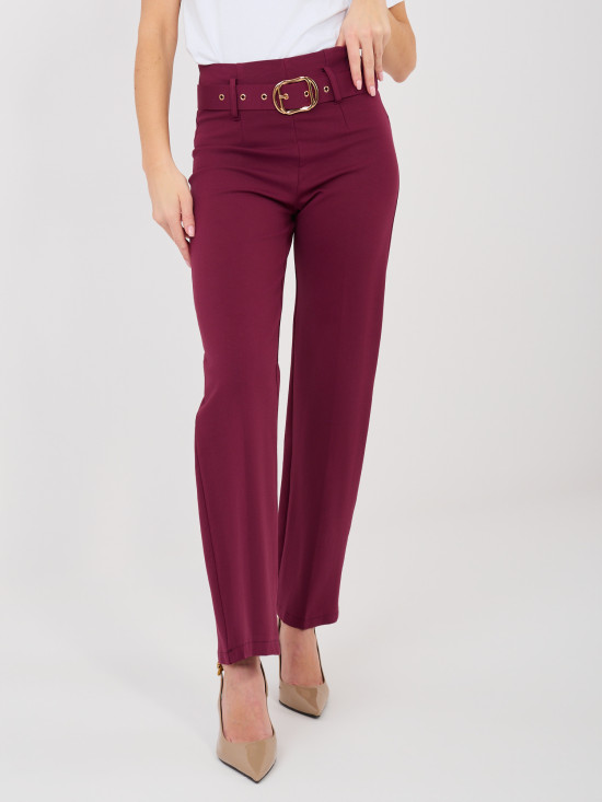 Elegante rote Stoffhose mit hohem Bund und Gürtel