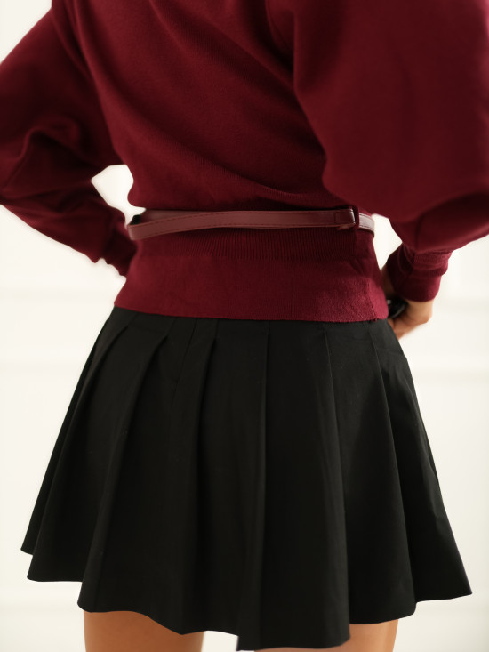 Eleganter bordeauxfarbener Pullover mit Gürtel