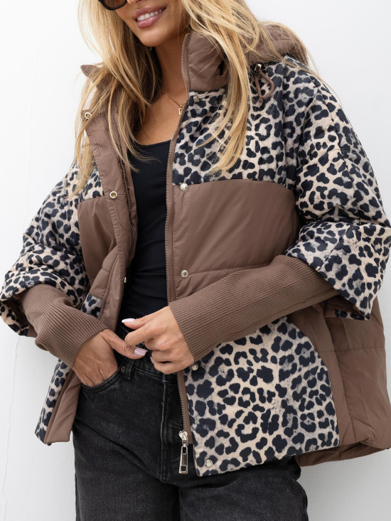 Braune Steppjacke mit Animal-Print und Kapuze