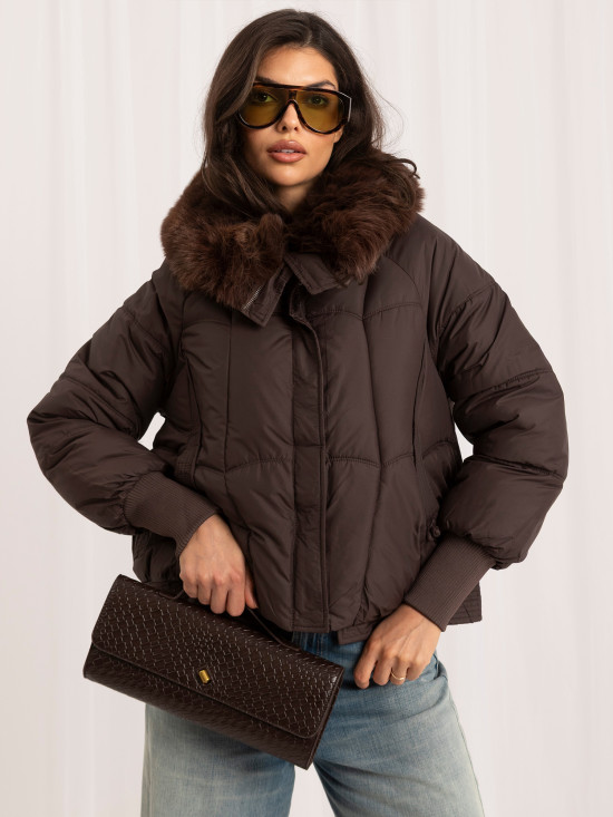 Braune gesteppte Winterjacke mit Stehkragen